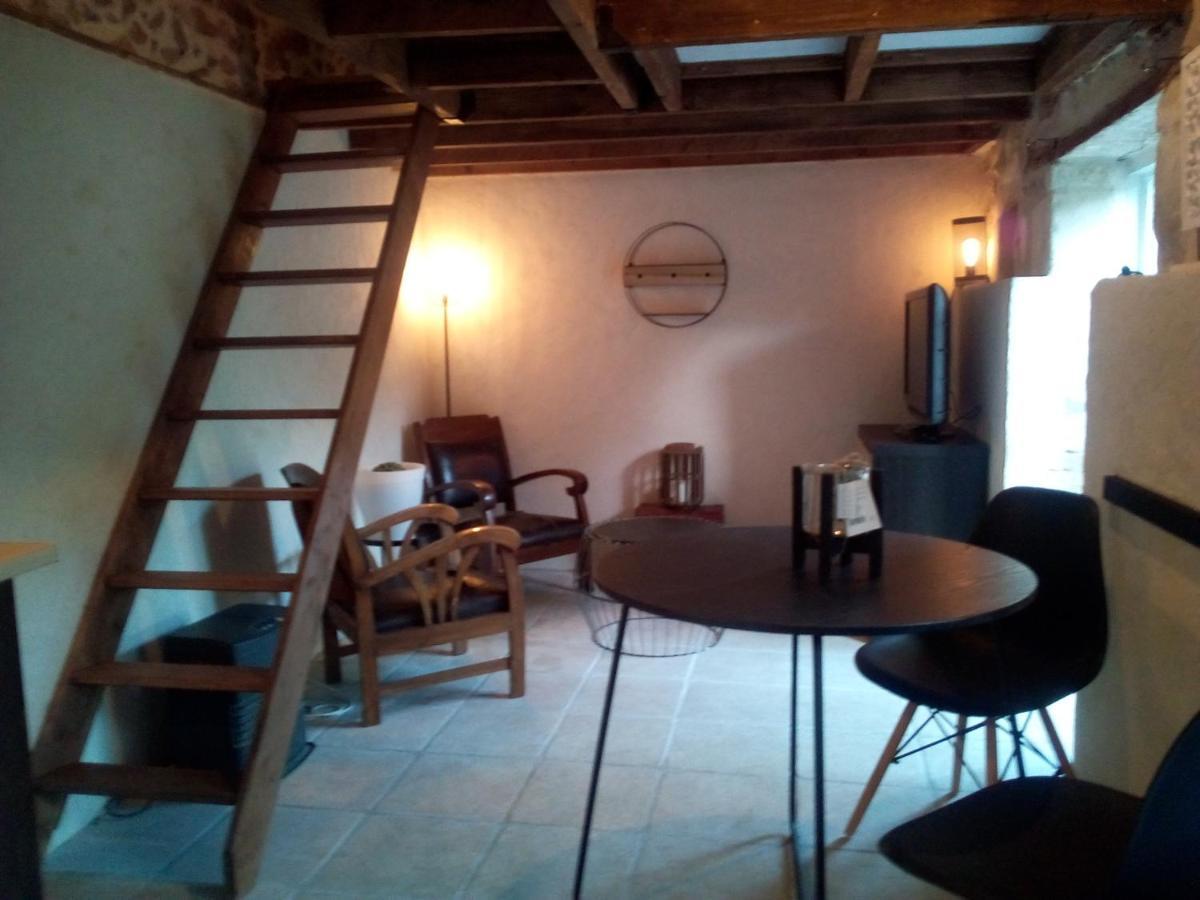 Les Chambres Du Vau Profond Vernoil Exterior foto